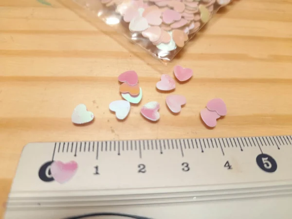 Paillettes XXL coeur iridescent – Image 6