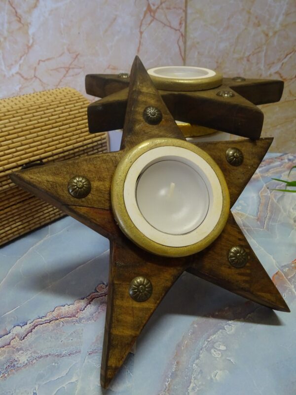 Étoile en bois avec berceau pour bougie