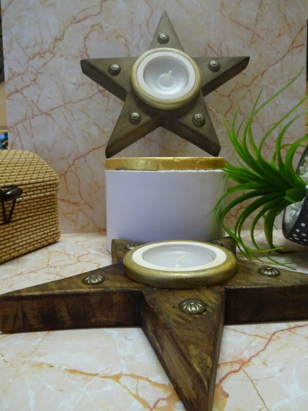 Étoile en bois avec berceau pour bougie – Image 2