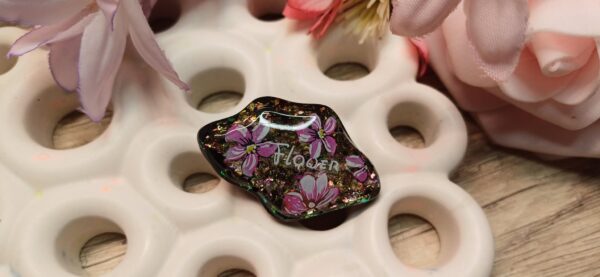 broche flower