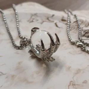 Collier médaillon Griffe du Gardien