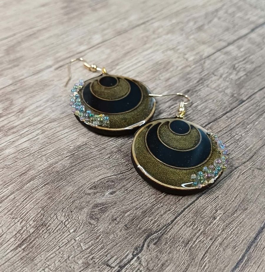 Boucles d'oreilles Éclipse dorée – Image 2