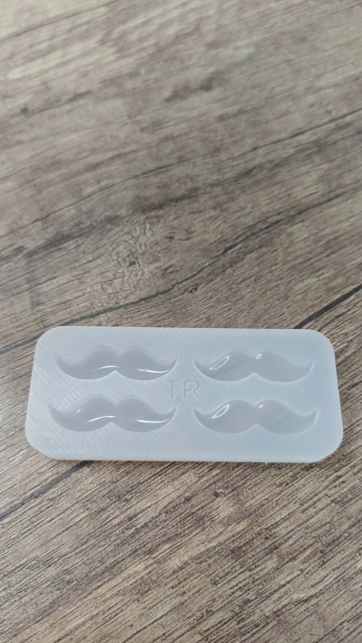 Moule silicone Moustaches coiffées – Image 3
